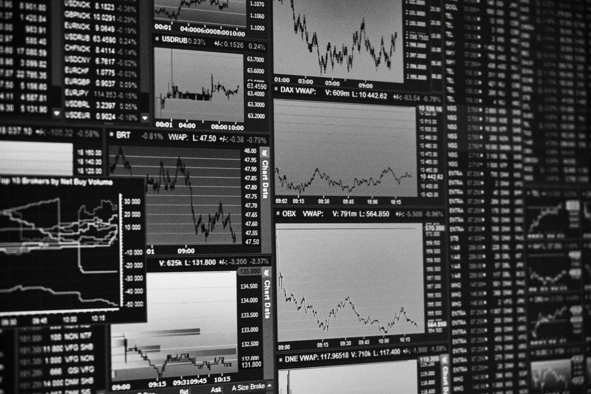 Illustrasjonsbilde: Ulike grafer i et finansmiljø